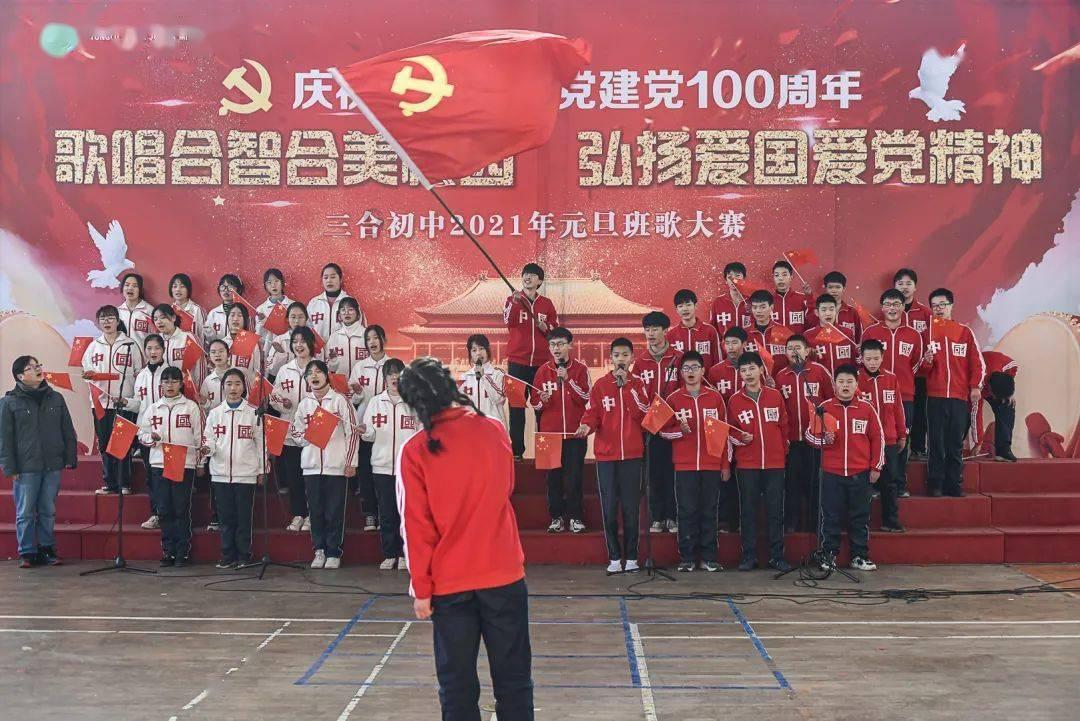 江苏仪征:文化地标挂春联 喜迎龙年新春