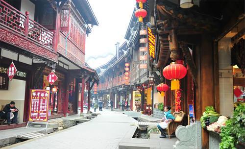 贵州落马贪官自述：建了个400人的群发自己的工作场景，要求实时更新